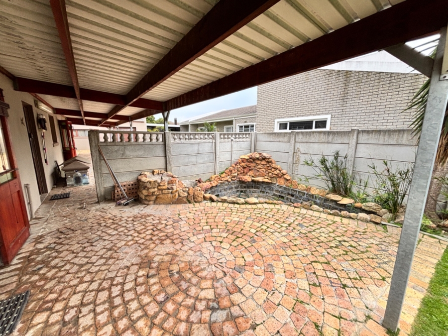 3 Bedroom Property for Sale in Dobson Western Cape